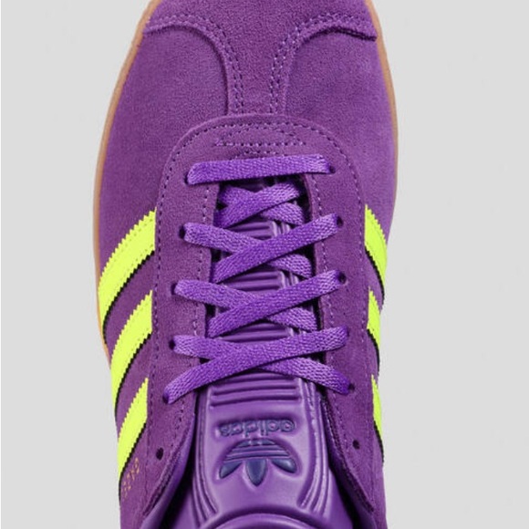 NWB Adidas K gazelle JP7126 Purple with Yellow Stripes Sneakers size 6 US - Picture 2 of 6